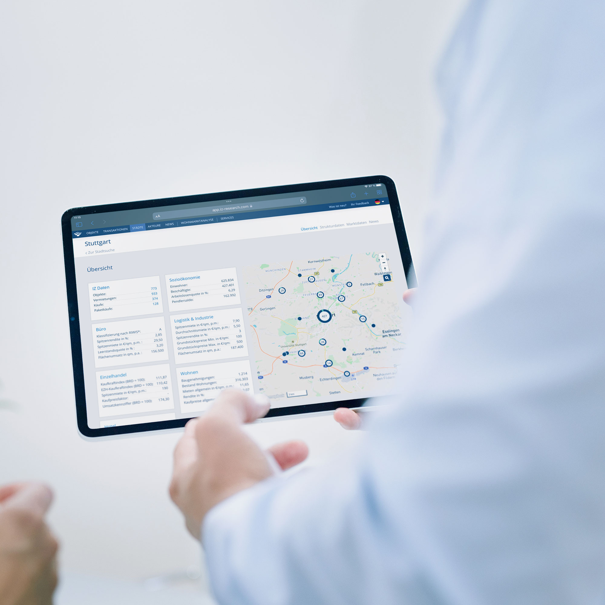 Städteübersicht der Stadt Stuttgart auf IZ Research mobil auf einem Tablet